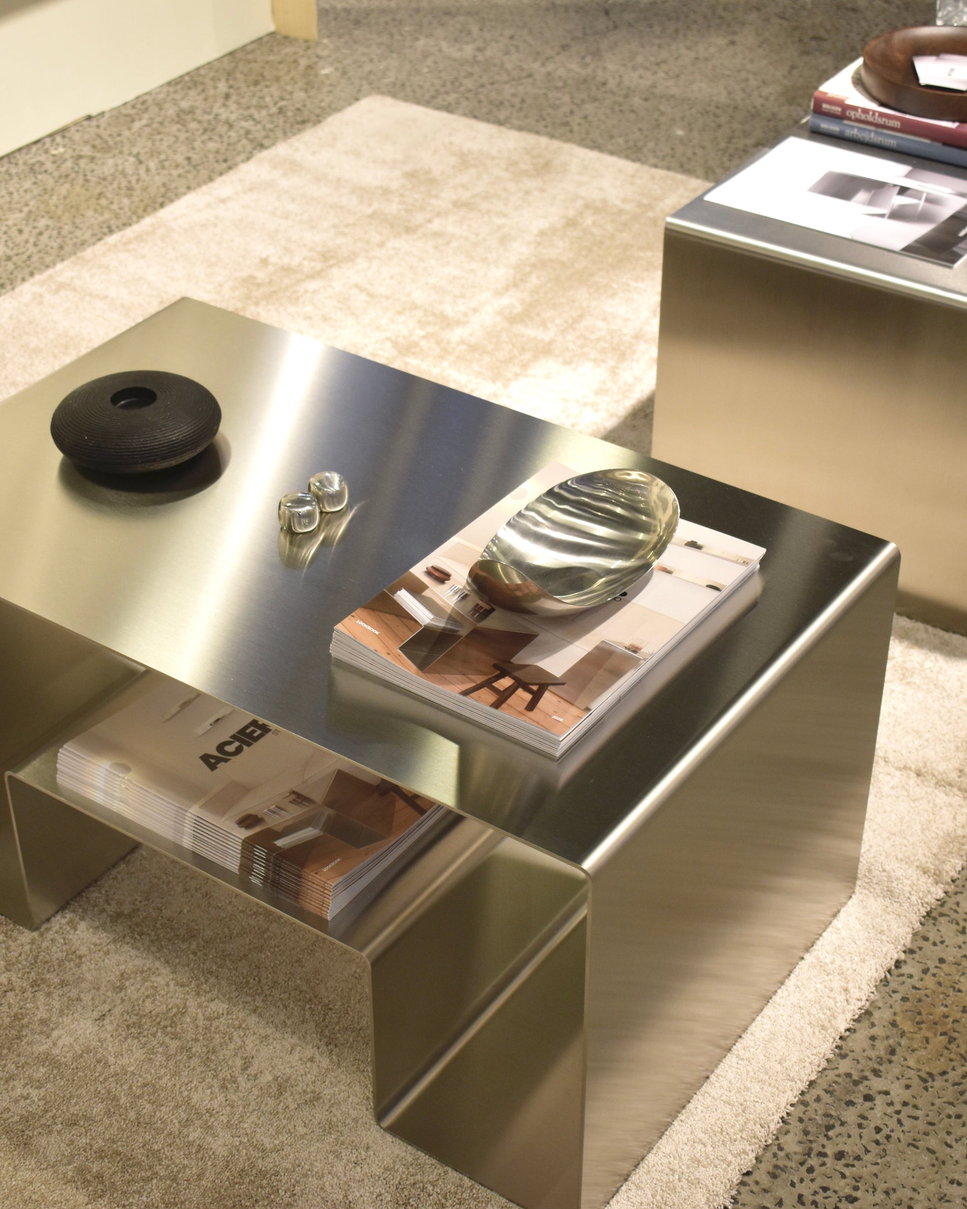 Coffee table that does not scratch: stainless steel - Acier Studio
