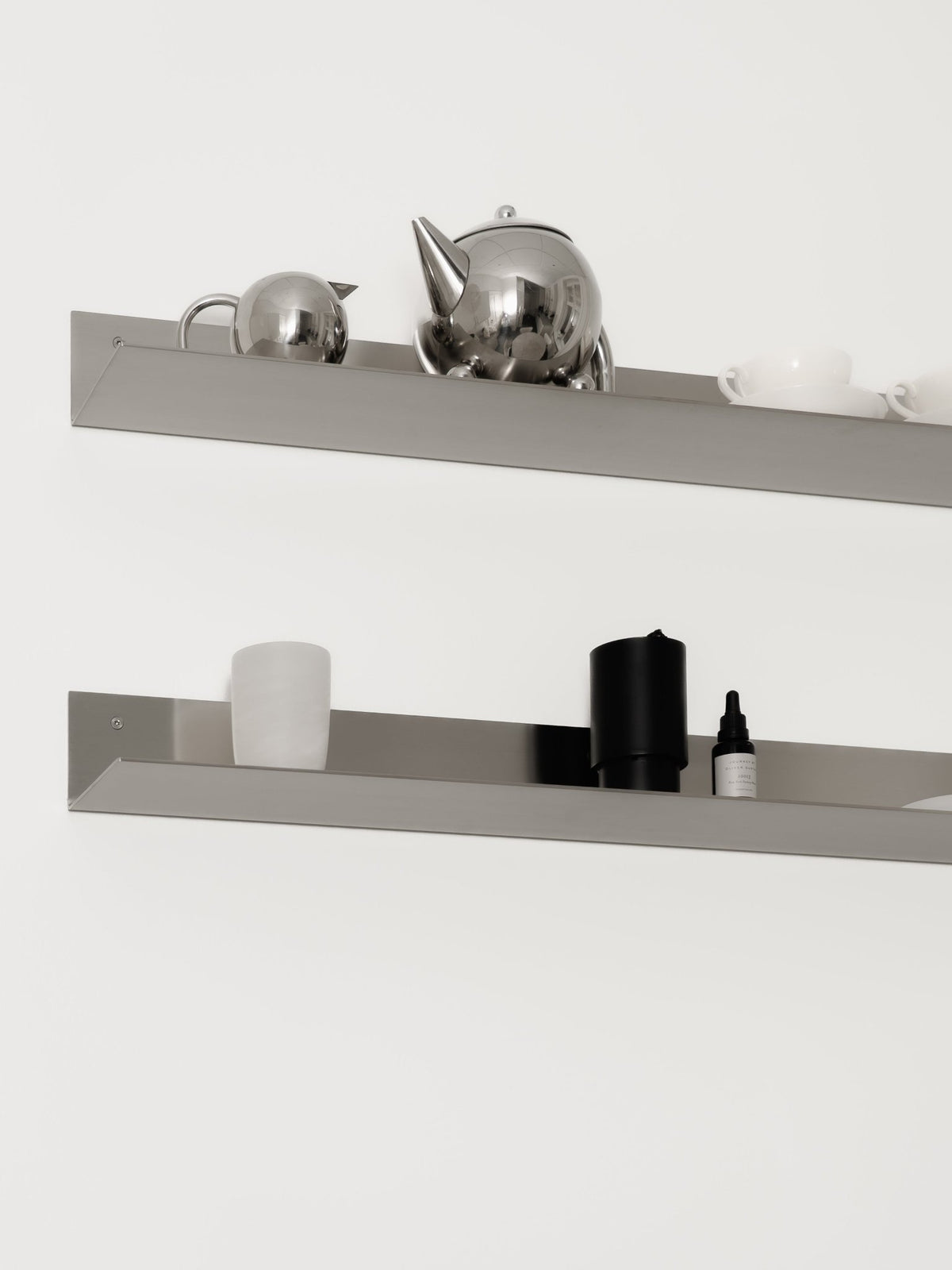 Wandregal SKAGEN aus gebürstetem Edelstahl von Acier Studio