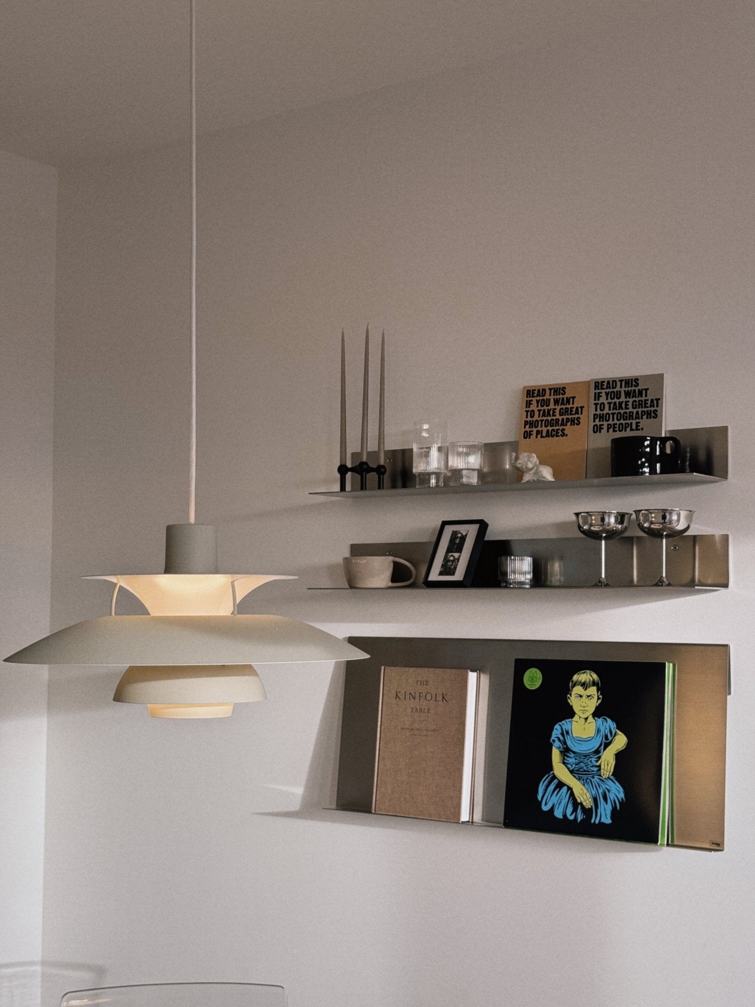 STAHLREGAL SKAGEN & ZEITSCHRIFTENHALTER BODØ – SET – Acier Studio